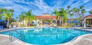 4bd Villa Near Epic Universe and Disney with private Pool townhouse