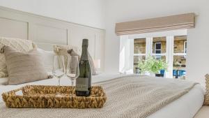 Newly renovated 2-bed house in Lechlade with parking