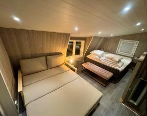 TinyHouze