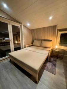 TinyHouze