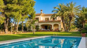 Villa Sitges Colibri at 10 min Walk Beaches - Center City Amaizing Garden Pool XXL Private Tenis Piste