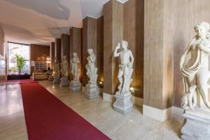 Central Station Balcony Apartment