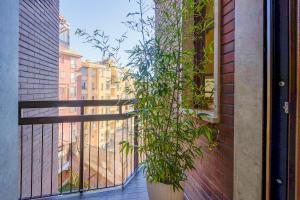 Central Station Balcony Apartment