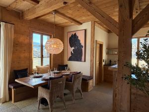 Black Cockatoo Lodge