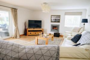 Devon House Hot Tub Sea Views & Family Fun