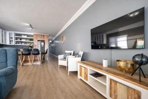 Coastal Hospitality - Beach Club 401