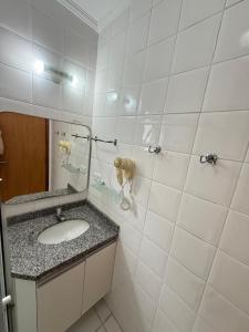 Flat dentro de hotel no Centro 150 metros da praia com piscina estacionamento e limpeza diaria