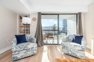 Modern 1BR Oasis with Pool & Easy Beach Access