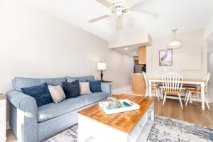 Modern 1BR Oasis with Pool & Easy Beach Access
