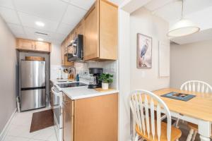 Modern 1BR Oasis with Pool & Easy Beach Access