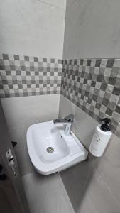 Skyline lux Cozy 1BR with lake & park scenery