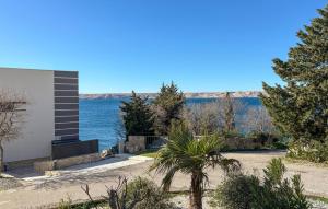 Beautiful Apartment In Lukovo Sugarje With House Sea View