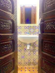 Riad Atlas Swimming pools a jacuzzi parking and close to the city center