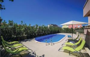 Amazing Home In Kastel Luksic