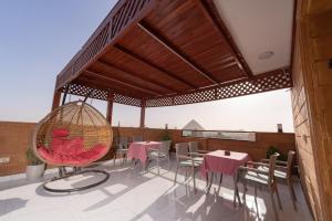 Great Khufu Pyramid View