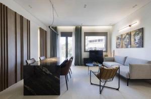 Plaza Luxury Suite, 2 from Metro, 5 from Piraeus