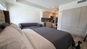 Luxury Walk of Fame Studio