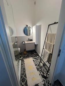 Charming Studio with Patio