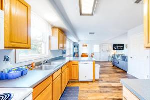 Sugar Bean Shack: Vibrant home with private pool