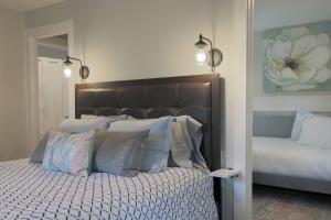 Stylish 1-Bed with Office • Minutes To Church St