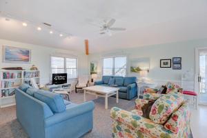 Gray Haven #11-DE: Oceanfront, dog-friendly, private hot tub, pool access