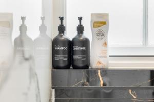 Warstone Suite-Luxury 2-Bedroom Flat, Parking, WiFi, Netflix, Central Location