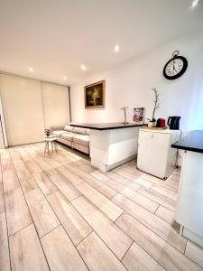 Luxury Cannes Suite Terrace Walk to Palais