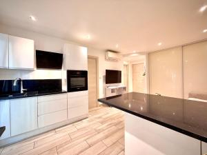 Luxury Cannes Suite Terrace Walk to Palais