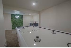 Ranch Retreat Sleeps 16 VIEWS Hot tub Gas Firepit