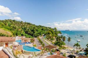 Modern Oceanview Retreat with Balcony and Walk to Bay