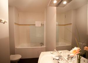 Hotels Logis Hotel Le Relais : photos des chambres