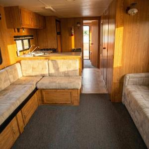 Cozy Houseboat - Northern Vintage - Sleeps 8 - Dinning Boat - Fast Wi-Fi HB08