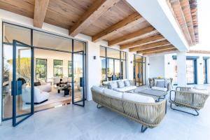 New 5BR Retreat with Pool, Terrace & Garden