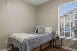 New Modern Stay Across from UNC-P with Pool & Gym