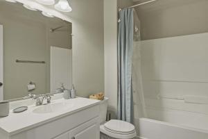 New Modern Stay Across from UNC-P with Pool & Gym