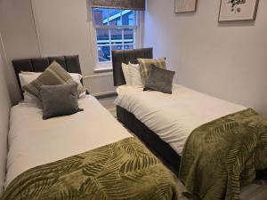 Apartment - Sleeps 6 & Near Station