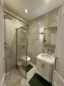 Elegant retreatonHansRoad London