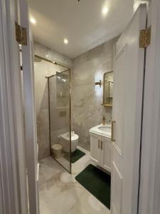 Elegant retreatonHansRoad London