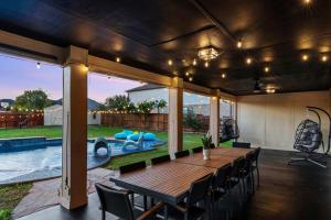Grand 6BR 3BA Pool Escape Round Rock