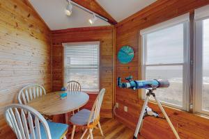 Oceanfront, Dog-Friendly, 4-Bedroom w Private Hot Tub, Ocean View, AC, WiFi