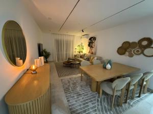 Three Bedrooms Apartment with Garden view