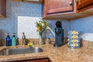 Sleep 14 Downtown, Vintage 5bd-2bath gym&patio