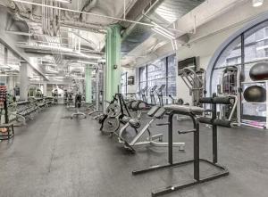 Sleep 14 Downtown, Vintage 5bd-2bath gym&patio