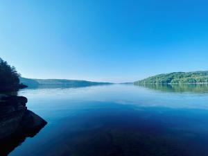 Dudley House Lakeside Retreat with Access to Private Beach