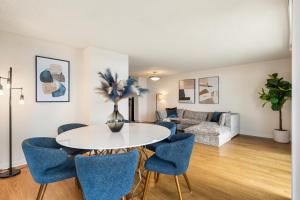 Golden Hour Glow - Stunning 3BR Overlooking the Marina