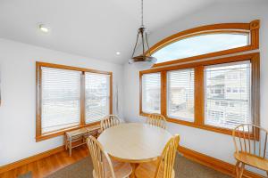 Waterfront house with pool, hot tub, pool table, elevator & ocean view