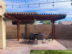 Family Home: Game Room + Yard Near Spring Training