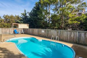 WV06 Breakwater Beach