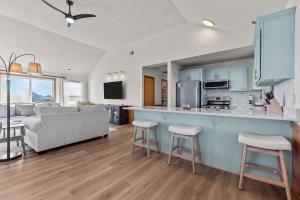 Perfect semi-oceanfront Getaway with Full Kitchen, WIFI, and AC | Dog-friendly