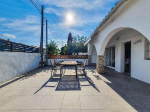 Casa encantadora con piscina privada en Riells, La Escala - Ideal para vacaciones en familia y amigos - HISP-7-33